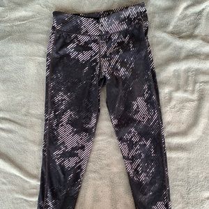 Calve-cut detailed leggings